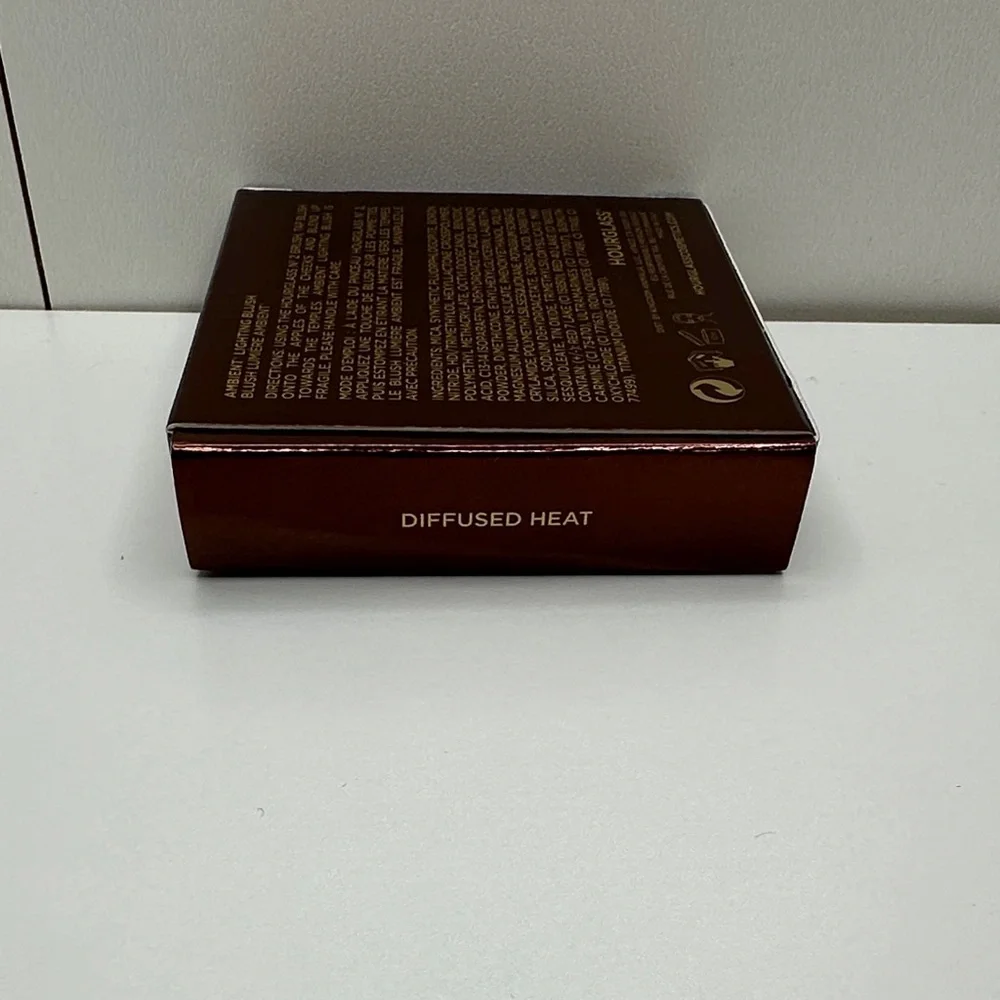 Hourglass Ambient Lighting Blush - Diffused Heat - Picture 4 of 12